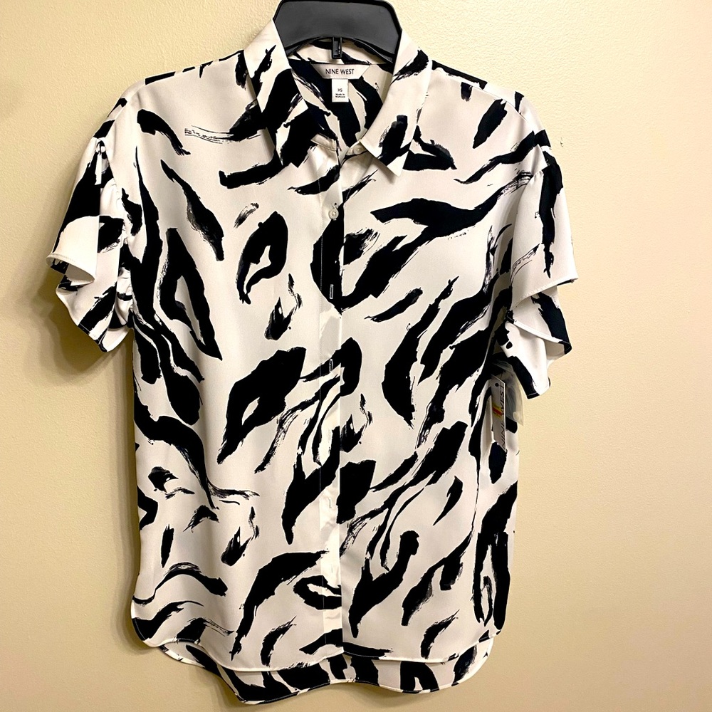 Nine West black and white graphic blouse.